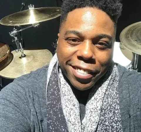 Usher Breaks Down Into Tears at Drummer Aaron Spears: A Touching Moment of Musical Connection